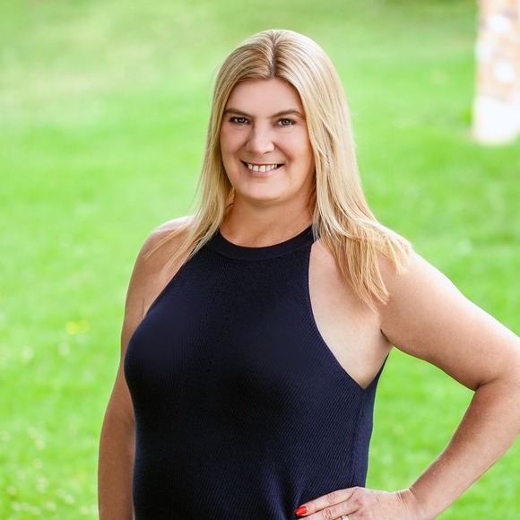 Meet your Posher, Debbie - Picture 1 of 1